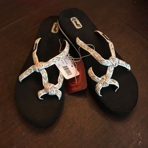New Teva Elina flip flops size 9